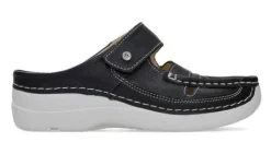 Slippers<Wolky - Roll Slipper - 0623420 70 - Zwart - Uitneembaar voetbed